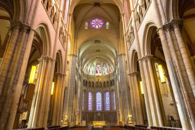 İç Lyon Katedrali
