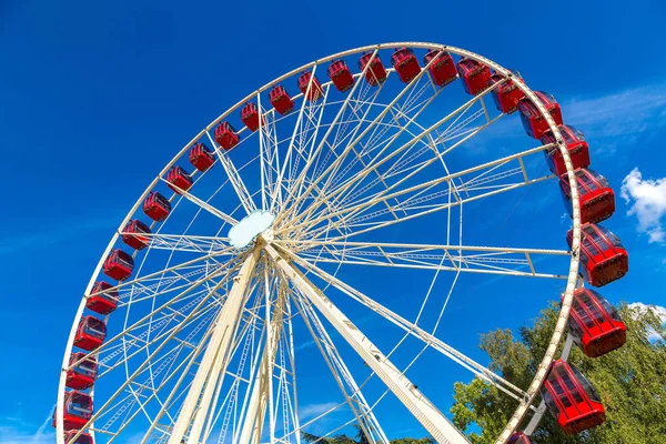Ferris wheel on blue sky background — Stock Photo, Image