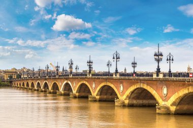 bordeaux şehrinde eski taşlı Köprüsü