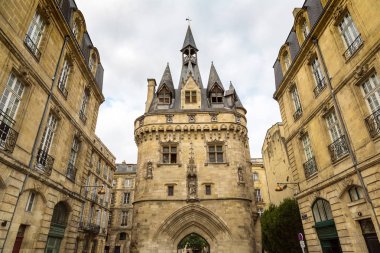 La porte cailhau Bordeaux