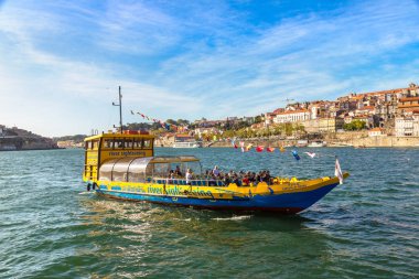 Turist tekne ve Porto Douro Nehri