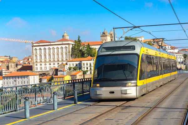 Porto modern metro tren