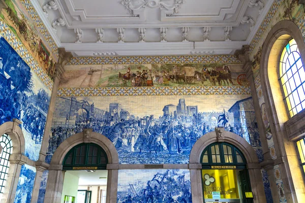 Sao Bento treinstation in Porto — Stockfoto