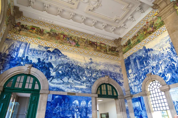 Sao Bento tren istasyonu Porto