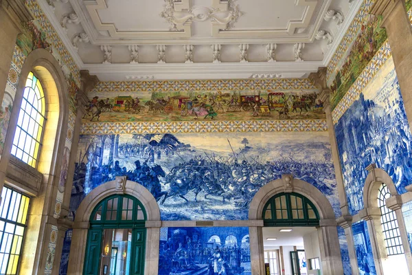 Sao Bento tren istasyonu Porto