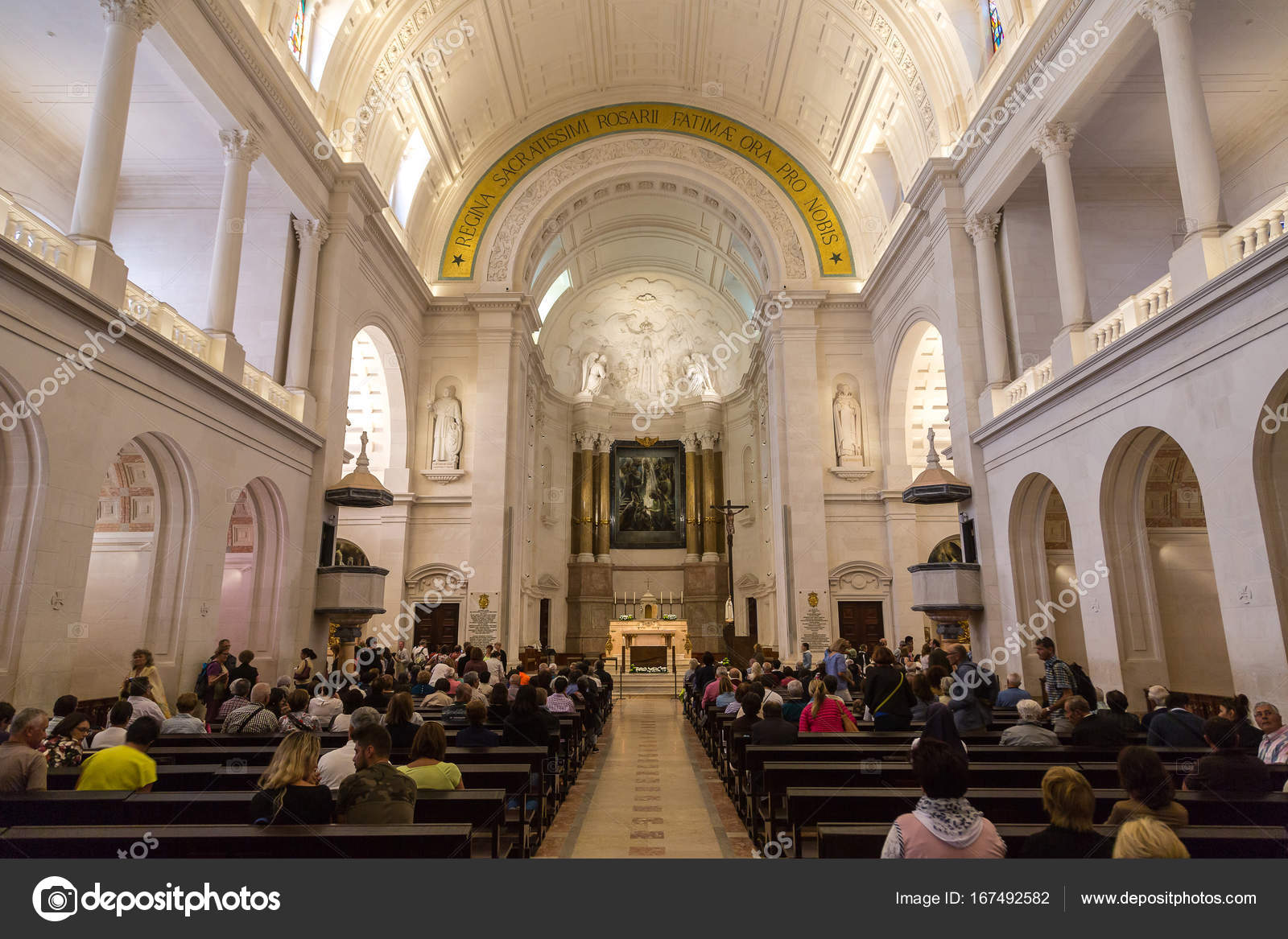 Santuario interior de Fátima en Portugal — Foto editorial ...