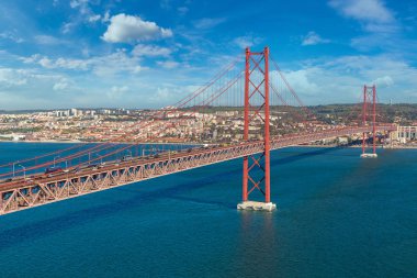 Lizbon 'da 25 Nisan Köprüsü