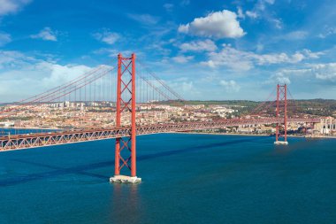 Lizbon 'da 25 Nisan Köprüsü