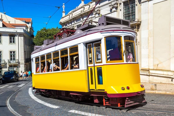 Урожай трамвай у Лісабоні — стокове фото