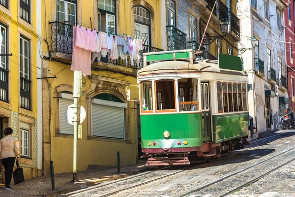 Tram vintage a Lisbona — Foto Stock
