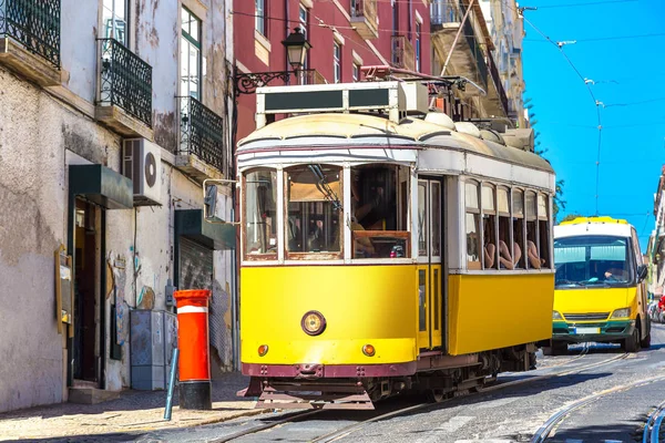 Lizbon Vintage tramvay — Stok fotoğraf