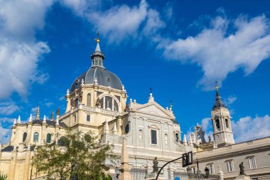 Madrid 'deki Almudena Katedrali