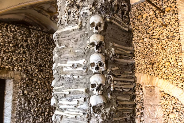 Каплиця кістки в місті Евора — стокове фото