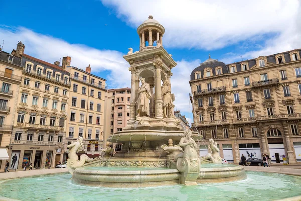 Lyon Jacobin'ın meydanında fıskiye