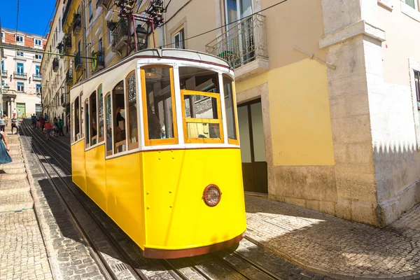 Funicular en el centro de Lisboa — Foto de Stock