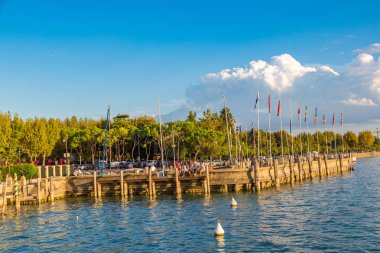 Sirmione şehir Garda Gölü üzerinde
