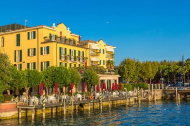 Sirmione şehir Garda Gölü üzerinde
