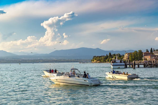 Sirmione città sul lago di Garda — Foto Stock