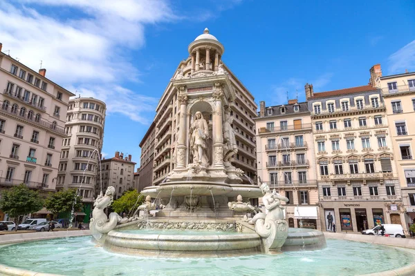 Fountain on Jacobin's square in Lyon — Stock Photo, Image