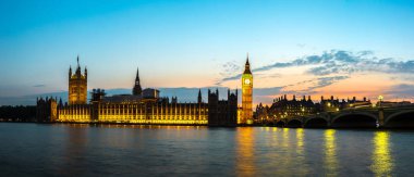 Big Ben ve Westminster Köprüsü Londra 'da.
