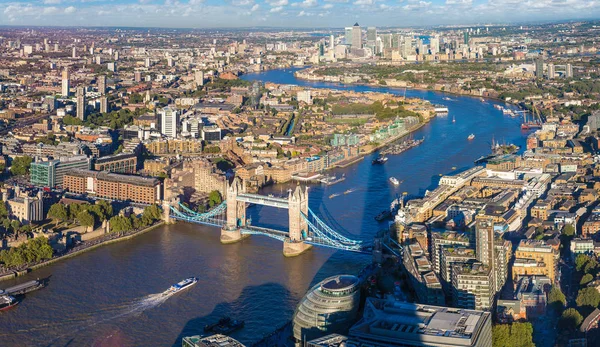 Londra tower Köprüsü'nün havadan görünümü