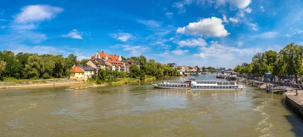 Regensburg and Danube river — Stock Photo, Image