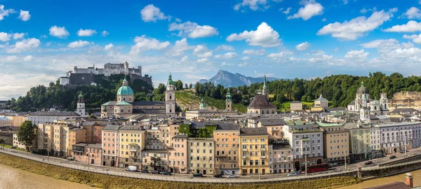 Widok na katedrę w Salzburgu — Zdjęcie stockowe