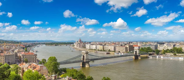 Будапешт и Данубе — стоковое фото