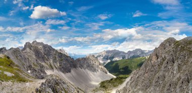Yüksek dağ Alpleri'nde