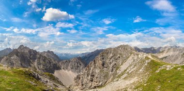 Yüksek dağ Alpleri'nde