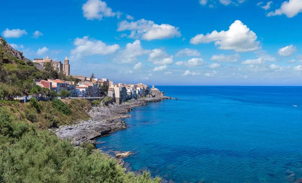 Kusten i Cefalu på Sicilien — Stockfoto
