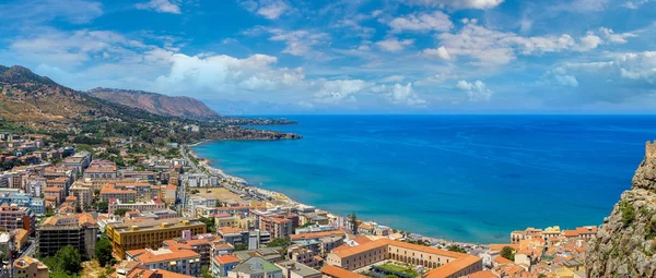 Cefalu und Kathedrale in Sizilien — Stockfoto