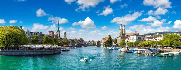 Fraumunster és Grossmünster templom — Stock Fotó