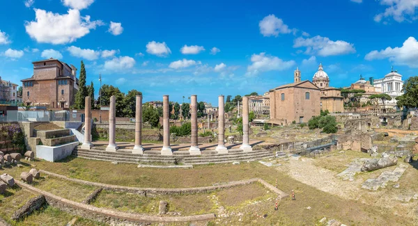 Antiguas ruinas del Foro en Roma — Foto de Stock