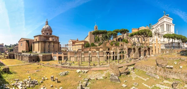 Antiguas ruinas del Foro en Roma — Foto de Stock