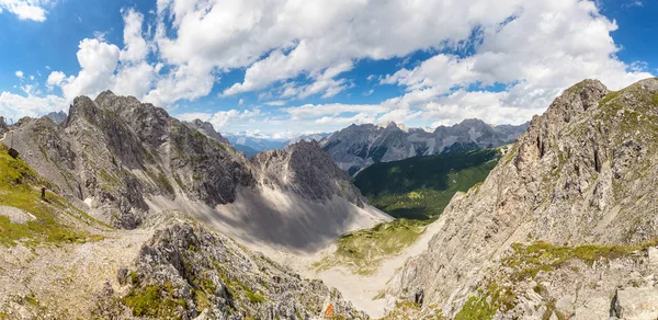 Yüksek dağ Alpleri'nde