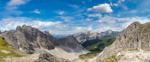 Високі гори Альпи — стокове фото