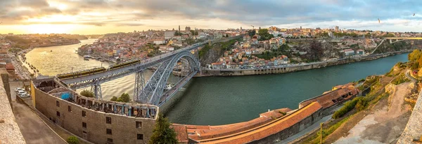 Міст домівки Люїса в Порто — стокове фото