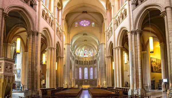 Innvendig i Lyon domkirke – stockfoto