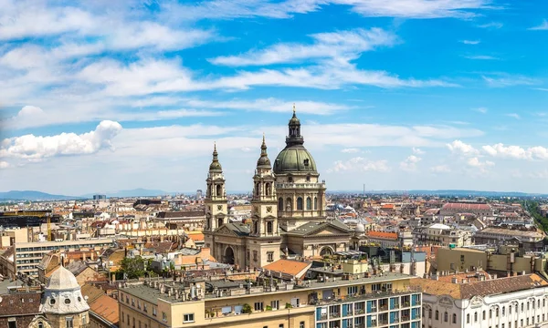 Boedapest en St. Stephen basiliek — Stockfoto