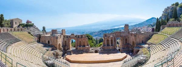 Antikes griechisches theater in taormina — Stockfoto