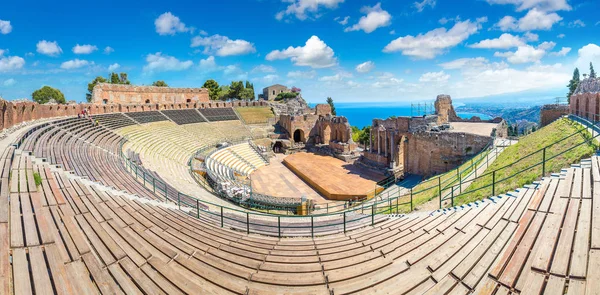 Antiguo teatro griego en Taormina — Foto de Stock