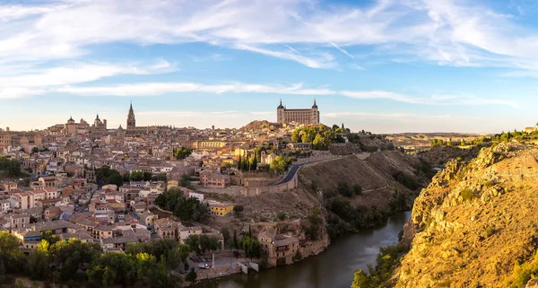 Paisagem urbana panorâmica de Toledo — Fotografia de Stock