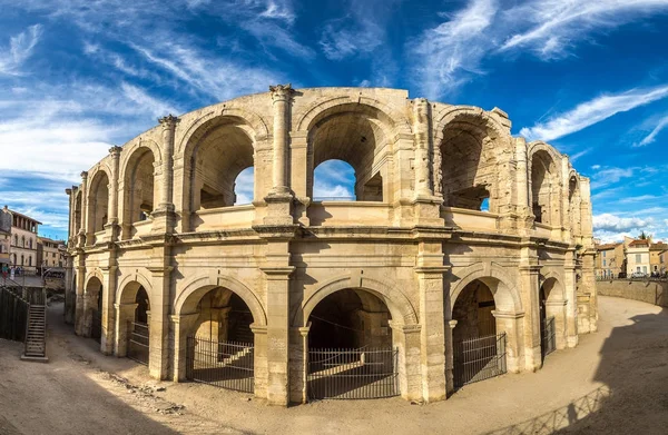 Römisches Amphitheater in Arles — Stockfoto