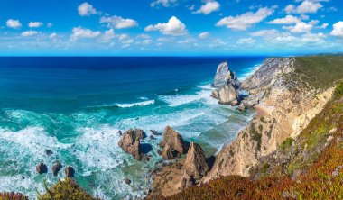 Sintra Atlas Okyanusu kıyılarında