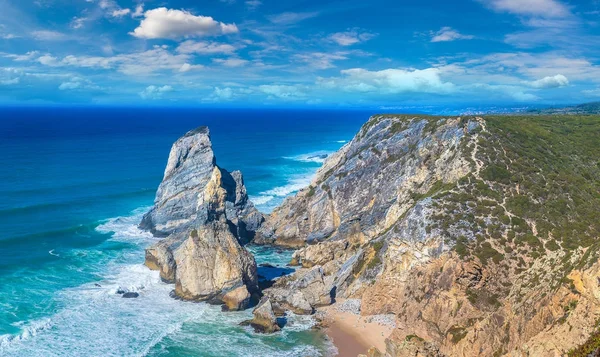 De kust van de Atlantische Oceaan in Sintra — Stockfoto