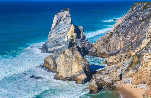 De kust van de Atlantische Oceaan in Sintra — Stockfoto