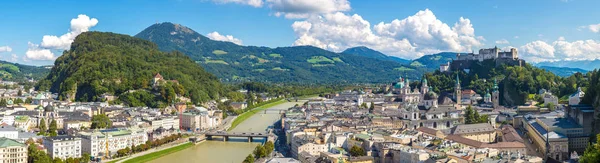 Widok na katedrę w Salzburgu — Zdjęcie stockowe