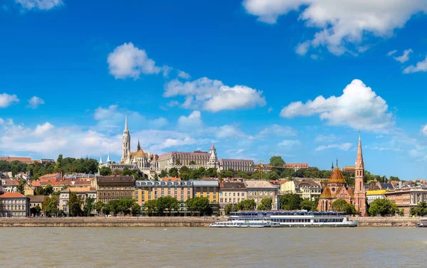 Budapest con el río Danubio — Foto de Stock