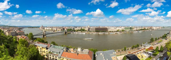 Budapest en de Donau rivier — Stockfoto